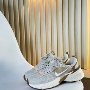 NIKE VOMERO V2K GRIS