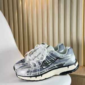 NIKE P6000  PLATEADA