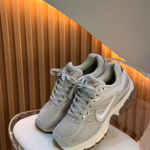 NIKE VOMERO BEIGE