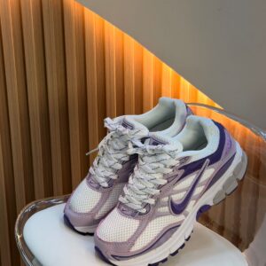NIKE VOMERO MORADA