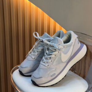 NIKE INTERNACIONAL LILA